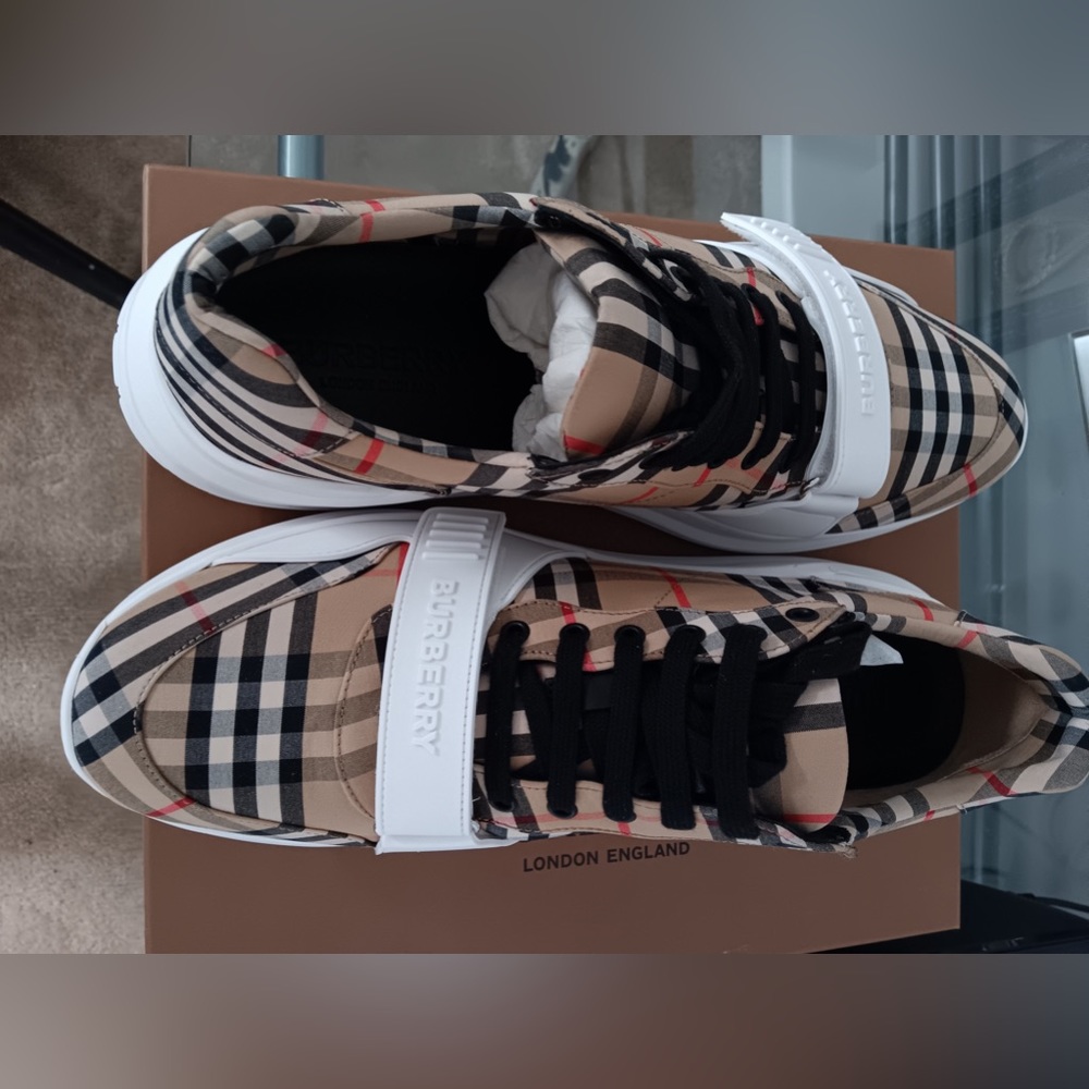Men’s Burberry sneakers - Picture 2 of 4